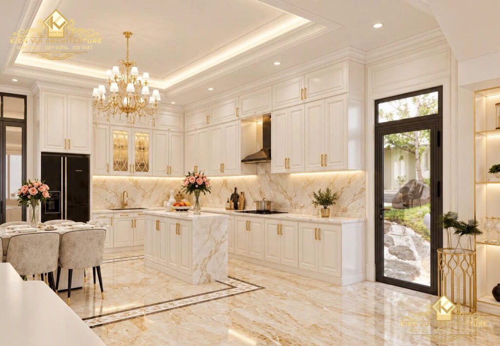 Bếp tân cổ điển màu kem với đảo bếp vân đá và cửa kính bên cạnh